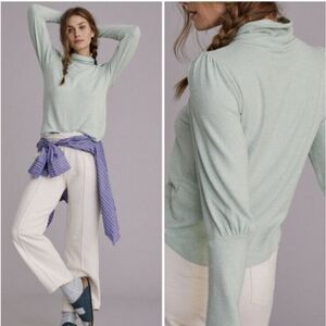 Anthropologie puff sleeve turtle neck in Mint green. Size S